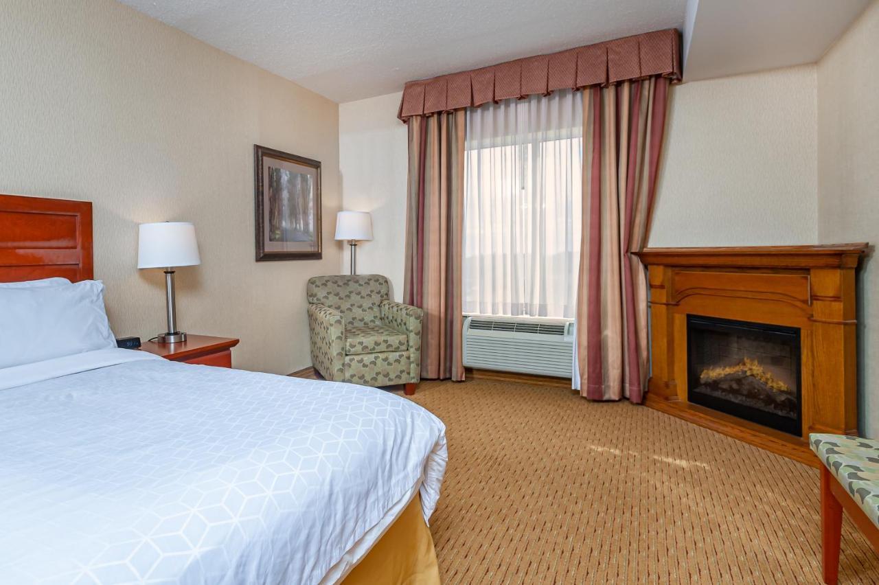 Holiday Inn Express Hotel & Suites Clarington - Bowmanville By Ihg Exterior photo