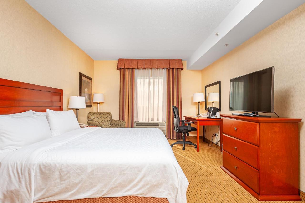 Holiday Inn Express Hotel & Suites Clarington - Bowmanville By Ihg Exterior photo