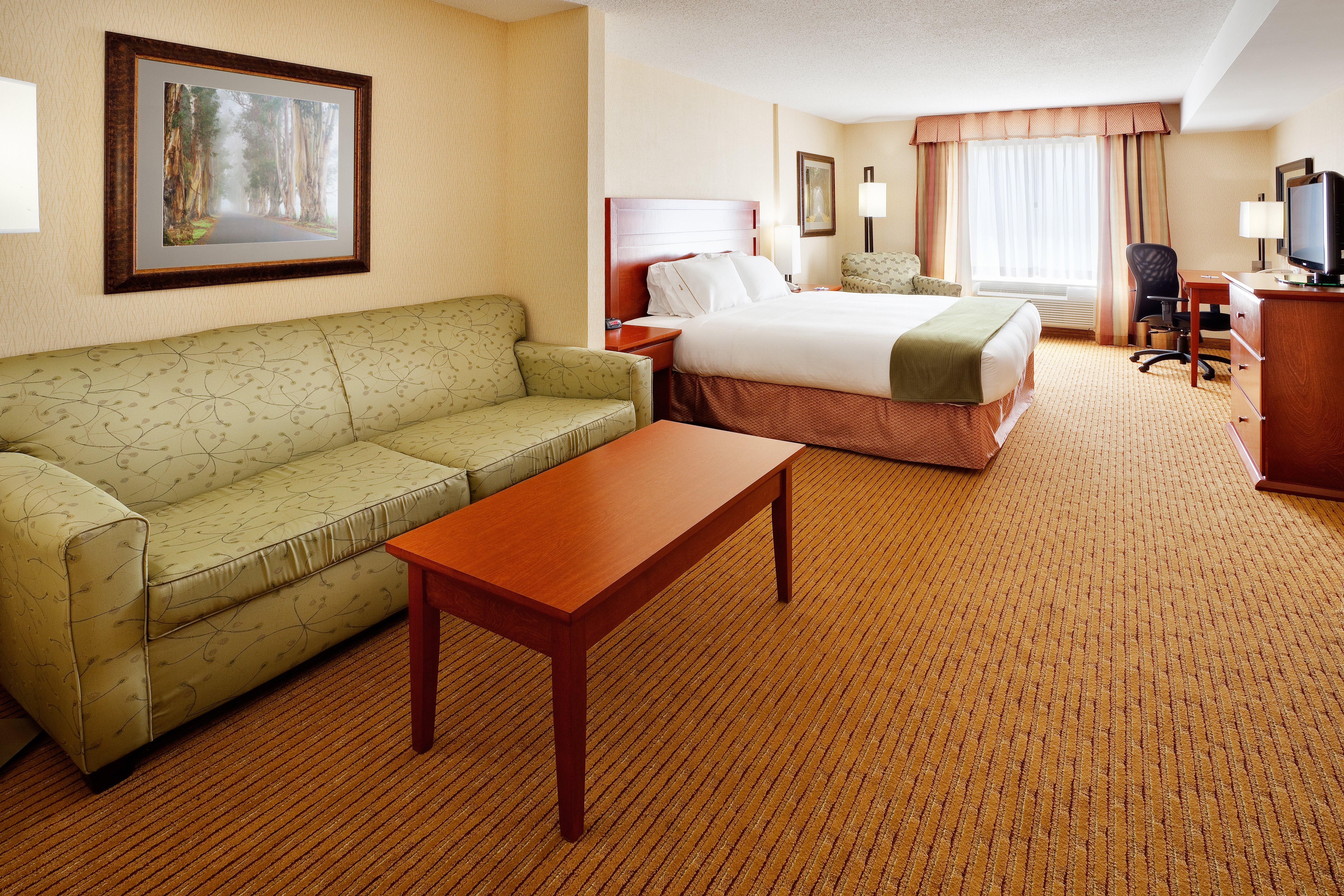 Holiday Inn Express Hotel & Suites Clarington - Bowmanville By Ihg Exterior photo
