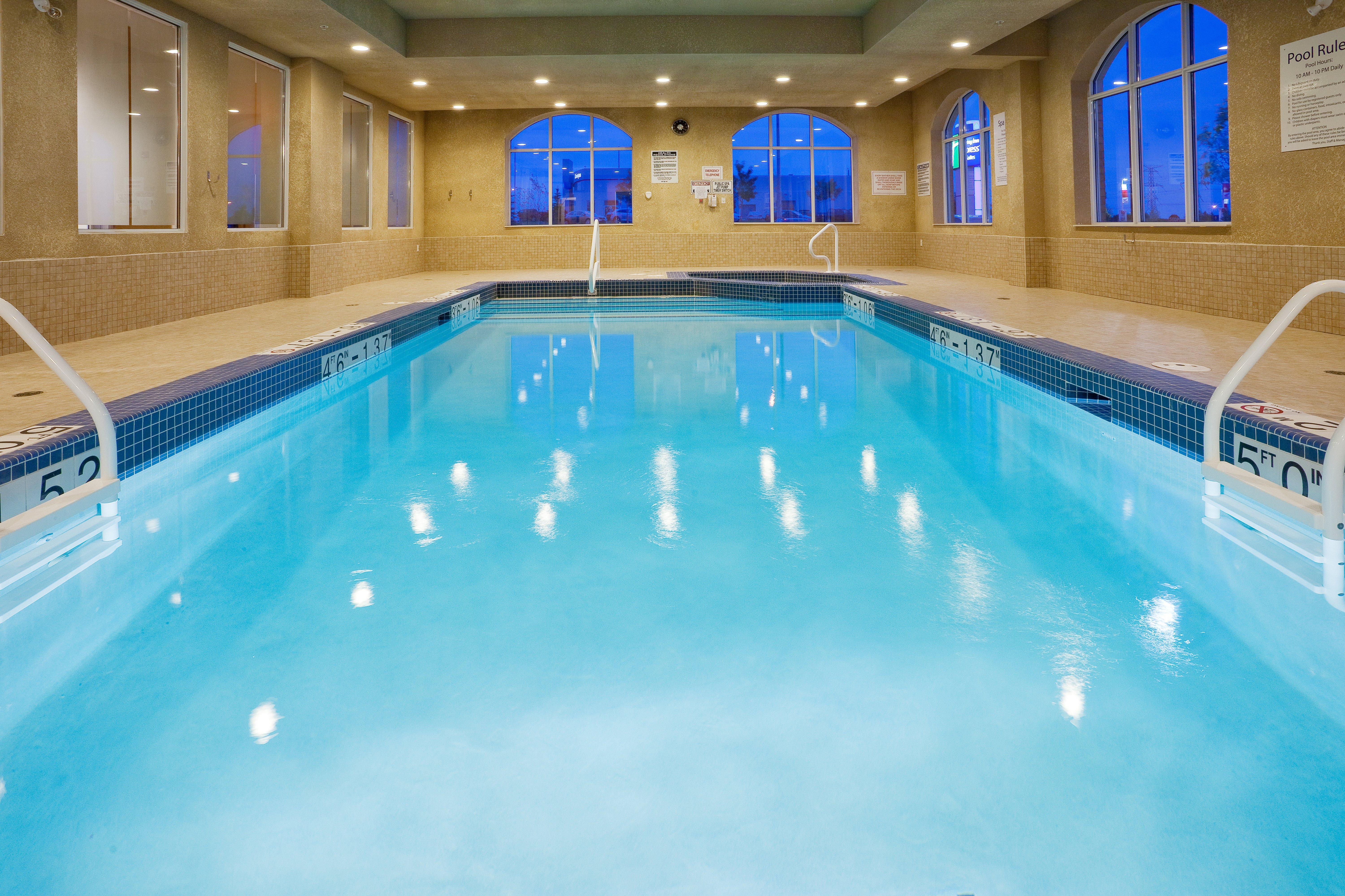 Holiday Inn Express Hotel & Suites Clarington - Bowmanville By Ihg Exterior photo