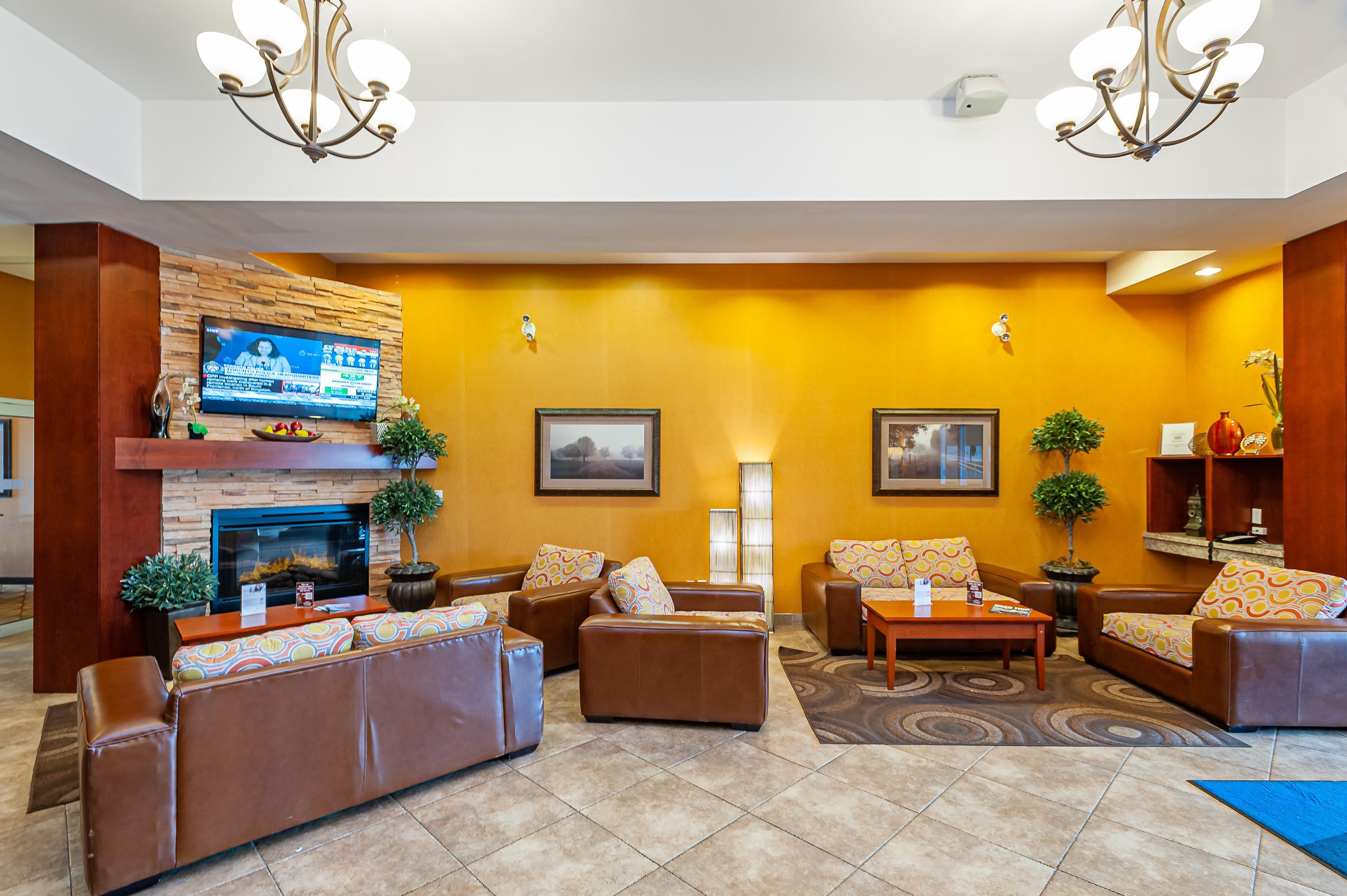 Holiday Inn Express Hotel & Suites Clarington - Bowmanville By Ihg Exterior photo