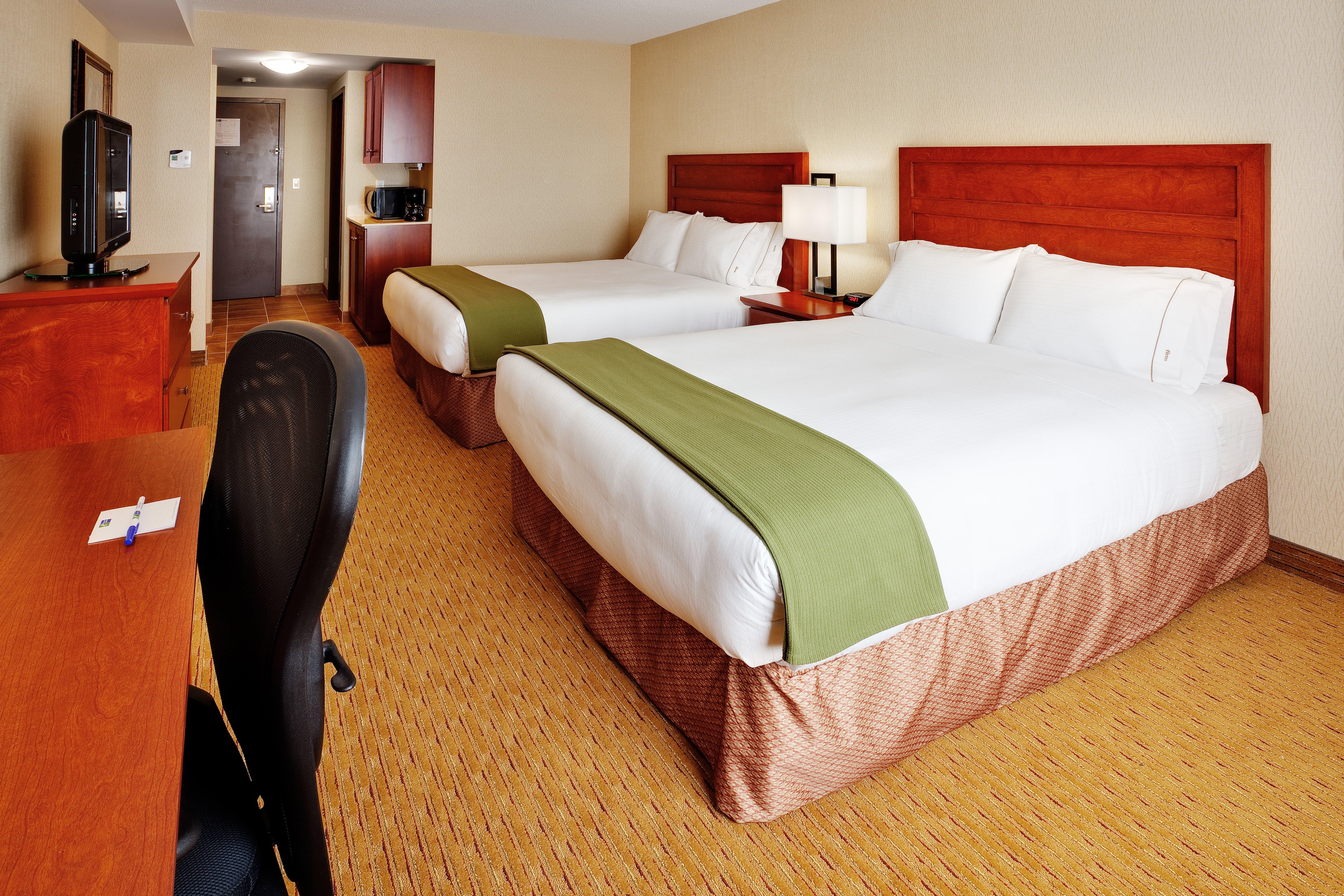 Holiday Inn Express Hotel & Suites Clarington - Bowmanville By Ihg Exterior photo