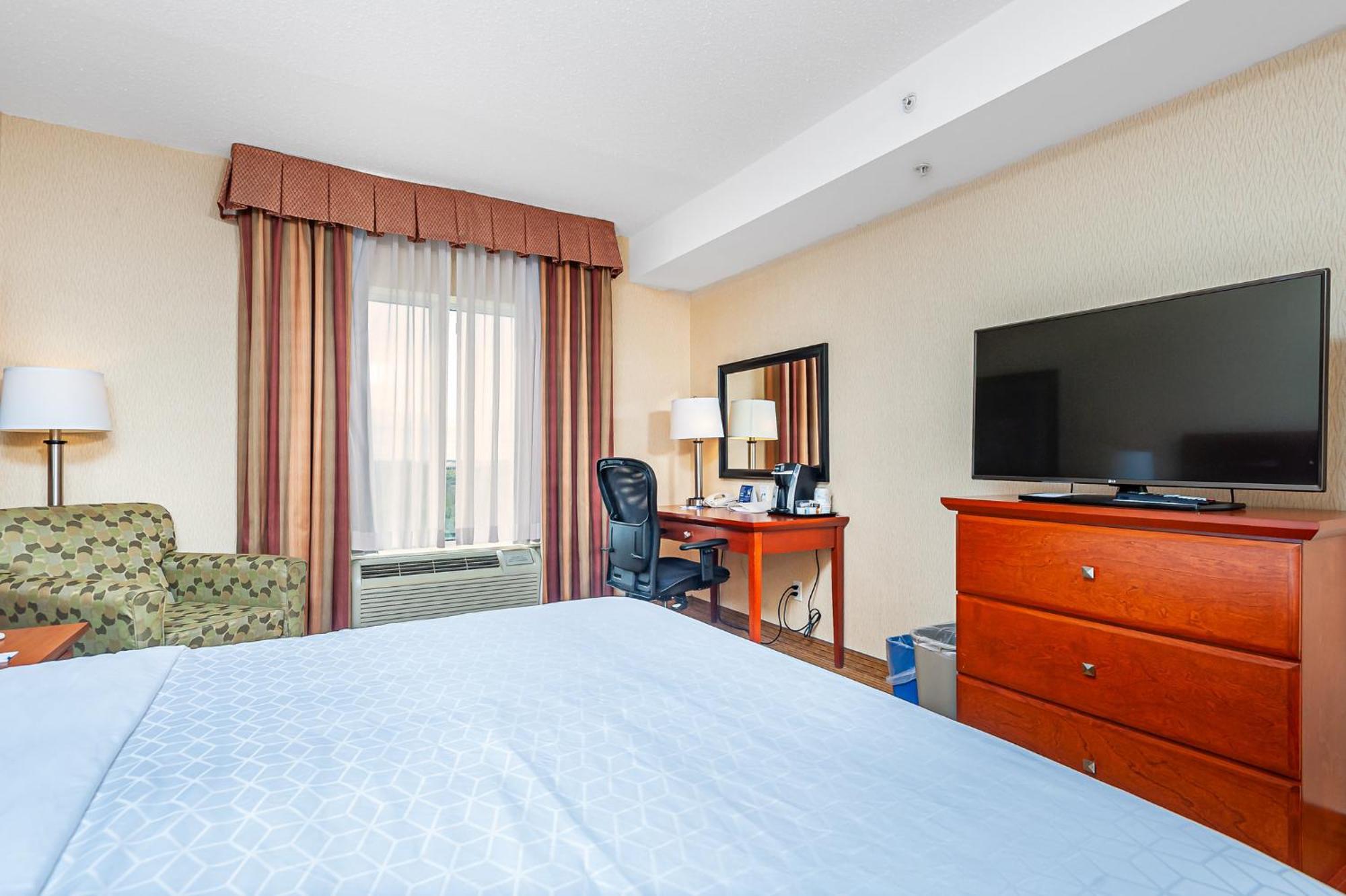 Holiday Inn Express Hotel & Suites Clarington - Bowmanville By Ihg Exterior photo