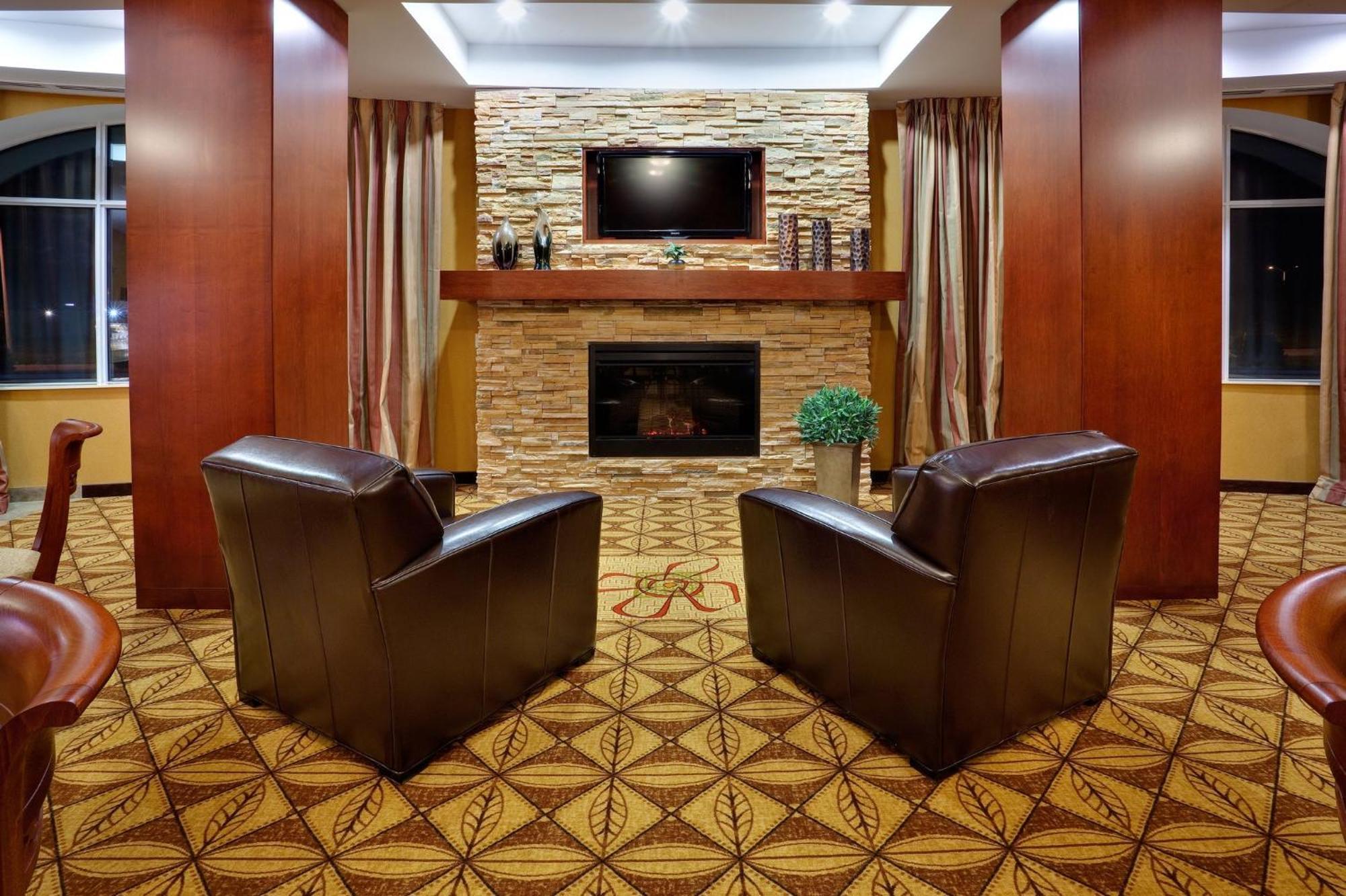 Holiday Inn Express Hotel & Suites Clarington - Bowmanville By Ihg Exterior photo