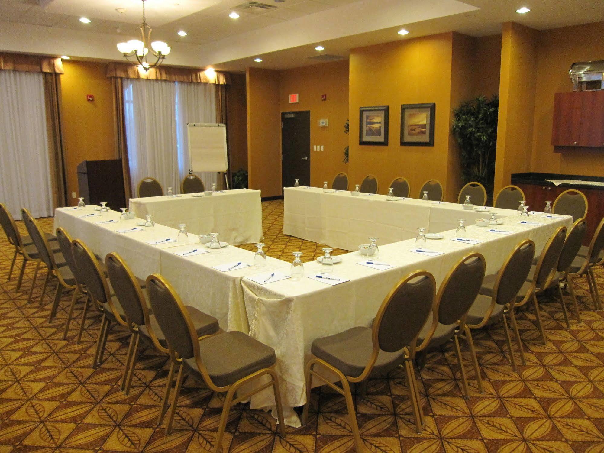 Holiday Inn Express Hotel & Suites Clarington - Bowmanville By Ihg Exterior photo